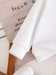 幼儿字母印花保暖圆领运动衫和牛仔裤套装 - 白色 - 查看 4