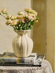 Cirelle 1 Pc Of Ceramic Vase With A Retro And Elegant Style. It's A Ceramic Vase For Flower Arrangement In The Living Room, A Modern Decorative Piece For Dried Flowers, And An Ornament For The Center Of The Table. It Can Be Used For Holding Fresh Flowers In Water Or Inserting Plastic Artificial Flowers, Serving As A Decoration For Coffee Tables, Desks And The Living Room At Home.Room Decoration, Home Decoration, Autumn Decoration. - Beige - View 4