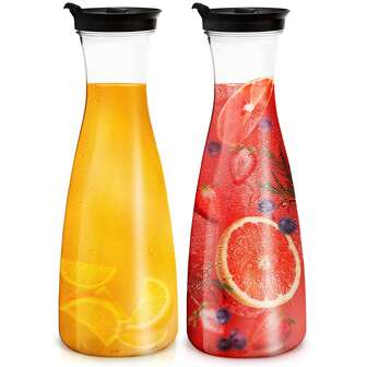 2 pièces Pichets à boissons en plastique transparent avec col étroit et poignées intégrées - 1 litre (33 oz) et 1,5 litre (50 oz) Cruches à boissons étanches et durables pour jus froids, cocktails, thé glacé - Essentiels pour pique-nique extérieur, fête à la plage, bar à mimosas, articles de pique-nique, verrerie décorative, construction robuste, verrerie de fête, verrerie moderne, carafe de haute qualité, récipient à jus, accessoires pour hôtes de fête