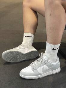 Nike 男款DUNK經典百搭板鞋復古運動休閒鞋 - 白色/灰色 - 查看 10