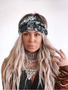 Faixas de cabelo natalinas em estilo boêmio, modernas, europeias e americanas. Conjunto com faixa, presilha e elástico de cabelo. Ideal para faculdade, Halloween, estilo boêmio, com estampa tie-dye. Faixa larga para cabeça, perfeita para yoga ou esportes. Colorida e estampada. Acessórios de cabelo para cuidar da pele, adequados para cabelos longos e curtos. Linda e versátil. Bandana feminina macia e confortável.