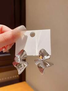 "Twisted Metal Earring – Artistic Design In Gold Or Silver" - 1 - 查看 1