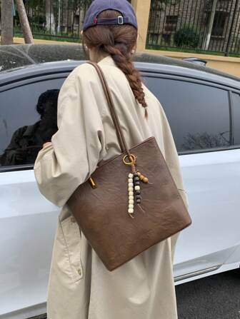 1 pièce Sac fourre-tout en cuir huilé à la mode pour femmes, style coréen, pour le travail, grande capacité, sac à épaule, haute qualité, avec pendentif