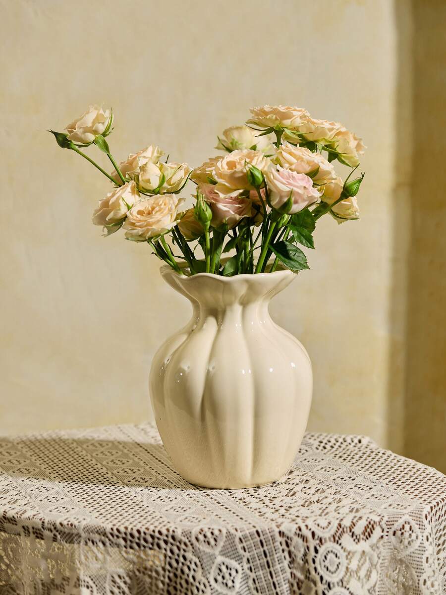 Cirelle 1 Pc Of Ceramic Vase With A Retro And Elegant Style. It's A Ceramic Vase For Flower Arrangement In The Living Room, A Modern Decorative Piece For Dried Flowers, And An Ornament For The Center Of The Table. It Can Be Used For Holding Fresh Flowers In Water Or Inserting Plastic Artificial Flowers, Serving As A Decoration For Coffee Tables, Desks And The Living Room At Home.Room Decoration, Home Decoration, Autumn Decoration. - Beige - View 1
