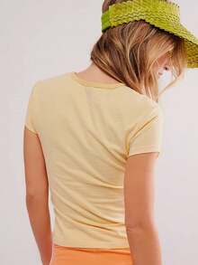 Women Summer Cap Sleeve Solid Color Round Neck Shirts Slim Fit Casual T-Shirts For Daily Streetwear - Vàng nhạt - Xem 2