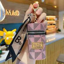 Uma bolsa clássica vintage com zíper decorado com um cachecol, portátil e multifuncional, com um porta-chaves clássico, uma pequena bolsa clássica vintage e acessórios. Inclui um chaveiro tipo carteira rosa, um chaveiro com estampa vintage e elegante em formato de caixa de batom e uma bolsa para guardar fones de ouvido Bluetooth. - Multicolorido - Ver 28