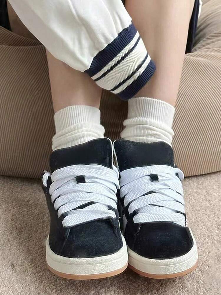 1 对白色和黑色宽金属头扁平鞋带，彩色简约设计 120 厘米，适用于运动鞋、休闲鞋和滑板鞋 - 彩色 - 查看 4