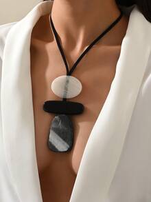 1件复古个性化黑白几何树脂吊坠项链，独特设计高端百搭可调节毛衣链长项链，适合女性日常和派对佩戴（图案随机） - 黑與白 - 查看 2