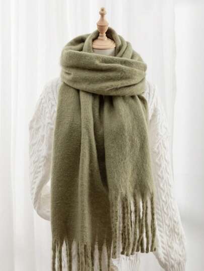 1条女士纯色围巾，冬季保暖颈部配饰，加厚针织流苏披肩，适合搭配连衣裙