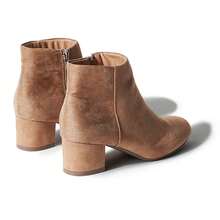 Women's Black Vegan Suede Cheetah Faux Suede Cognac Vegan Suede Natural Faux Suede Smokey Taupe White PU Chunky Low Heel Zip-Up Ankle Boots – Minimalist Round/Pointed Toe Fashion Booties [Size Up Half Size] - 天然仿麂皮 - 查看 5