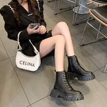 时尚黑色靴子，厚底增高，系带+侧拉链，街头短靴
