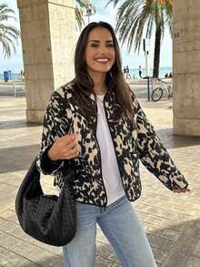 Abrigo corto acolchado de cuello redondo holgado con estampado de leopardo en blanco y negro vintage para mujer, otoño/invierno