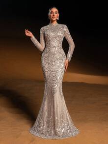 Faeriesty Đầm dạ hội đuôi cá sang trọng, được tô điểm bằng những hạt cườm và sequin lấp lánh hình vỏ sò tinh xảo, thiết kế cổ cao, kiểu dáng dạ hội trang trọng xa hoa, lý tưởng cho các sự kiện thảm đỏ, đám cưới, dạ tiệc cao cấp và các buổi họp mặt đêm trang trọng mùa xuân. - Rượu sâm banh - Xem 9