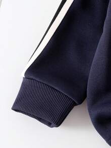 Conjunto de Moletom de Gola Redonda de Manga Longa Listrado e Calça Reta de Cintura Elástica Listrada para Menino/Menina Casual