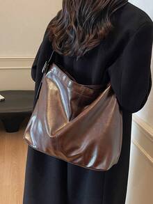 1 pièce Sac à épaule pour femmes en PU vintage huilé marron café avec rivets, œillets et coutures. Sac fourre-tout polyvalent et casual, convenant pour un usage quotidien, les trajets et le style universitaire. Grand sac seau à capacité importante, nouvelle arrivée pour l'automne/hiver