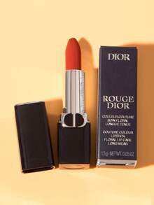 迪奥 [迷你] Rouge Dior Couture 彩色唇膏 #777 华氏度丝绒质感 1.5g / 花漾唇部护理持久唇膏 / 保湿持久唇膏 - 丝绒 / 彩妆偶像，展现三种妆效，多种色调可选。这款持久唇膏采用保湿配方，并融入花漾唇部护理，带来 24 小时舒适体验。 - #777 Velvet 1.5g - 查看 4