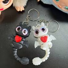 How to Train Your Dragon 1/2 Stücke 3D gedruckter Schlüsselanhänger Drache süßer Anhänger Schlüsselanhänger Paar schwarz-weiße Version; Tasche Anhänger, unisex Party Geschenk, lustiges Design, zarte Textur, handgefertigt, exquisites Geschenk, Schlüsselanhänger Nacht Bremse Zahnlos süß kreativ Paar Schultasche Anhänger, Auto Dekoration Anhänger, schwarz-weiß dekorativer Cartoon Tasche Anhänger, Schulanfang Saison Geschenk, Geburtstag, Halloween, Weihnachtsgeschenk