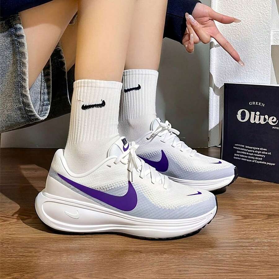 耐克女子 Revolution 8 跑步鞋，2026 新款，缓震、轻便、透气、舒适的公路跑鞋，HJ8485-104 - 白色 - 查看 1