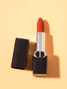 迪奥 [迷你] Rouge Dior Couture 彩色唇膏 #777 华氏度丝绒质感 1.5g / 花漾唇部护理持久唇膏 / 保湿持久唇膏 - 丝绒 / 彩妆偶像，展现三种妆效，多种色调可选。这款持久唇膏采用保湿配方，并融入花漾唇部护理，带来 24 小时舒适体验。 - #777 Velvet 1.5g - 查看 5