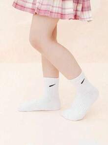 10/20 par białych i czarnych, elastycznych skarpet sportowych do połowy łydki dla dzieci, wygodnych i modnych, odpowiednich na każdą porę roku, do noszenia na co dzień i do szkolnego mundurka - Wielokolorowe - Zobacz 10