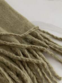 1条女士纯色围巾，冬季保暖颈部配饰，加厚针织流苏披肩，适合搭配连衣裙 - 軍綠色 - 查看 2