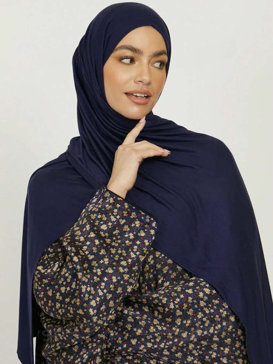 1 Stück einfarbiges seidiges Kopftuch, weich & vielseitig als modischer, lässiger Kopfschmuck & Schal