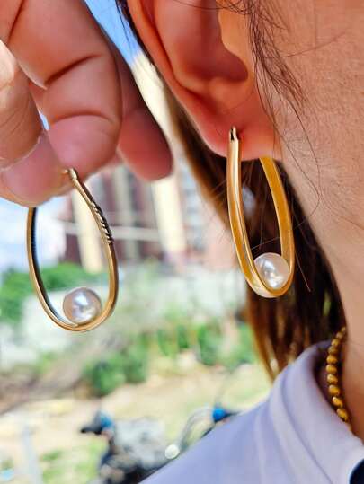 2 Stücke Vintage-Stil Buchstaben & Perlen Dekor abgenutzte Creolen, modisch & personalisiert, geeignet für den täglichen Gebrauch von Frauen und als Geschenk