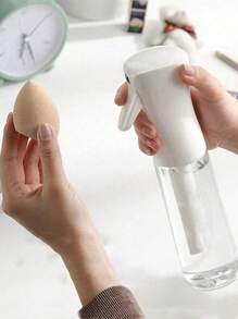 Um frasco spray multifuncional contínuo de 200ml/300ml/500ml, frasco spray de alta pressão, spray ultrafino, frasco spray para maquiagem, frasco spray para jardinagem, frasco spray para gel de cabelo, frasco spray para água. O spray de névoa fina pode ser reabastecido, adequado para salões de cabeleireiro, limpeza, plantas, óleos essenciais, escritórios, atividades ao ar livre, conveniente para transportar, escova para penteados para trás, secador de cabelo, cabelo, barbeiro, ferramentas para cabelo, produtos para cabelo, secador de cabelo, escova de cabelo, barbeiro, equipamentos de cabeleireiro, penteado, acessórios de barbearia, barbearia, equipamentos de cabeleireiro