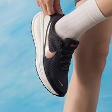 أحذية الجري للنساء من نايك ريفولوشن 8، مبطنة، خفيفة الوزن، قابلة للتنفس، أحذية جري مريحة على الطرق، HJ8485-200 - الأسود - مشاهدة 4