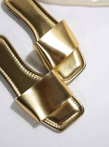 Sandalias planas de lujo para mujeres, primavera/verano/otoño 2025, tallas grandes, zapatillas de señora con tacón bajo antideslizante, zapatos versátiles de moda para vacaciones, playa y hogar, impermeables con rhinestones