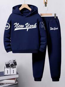 男童卡通印花保暖连帽衫和运动裤套装