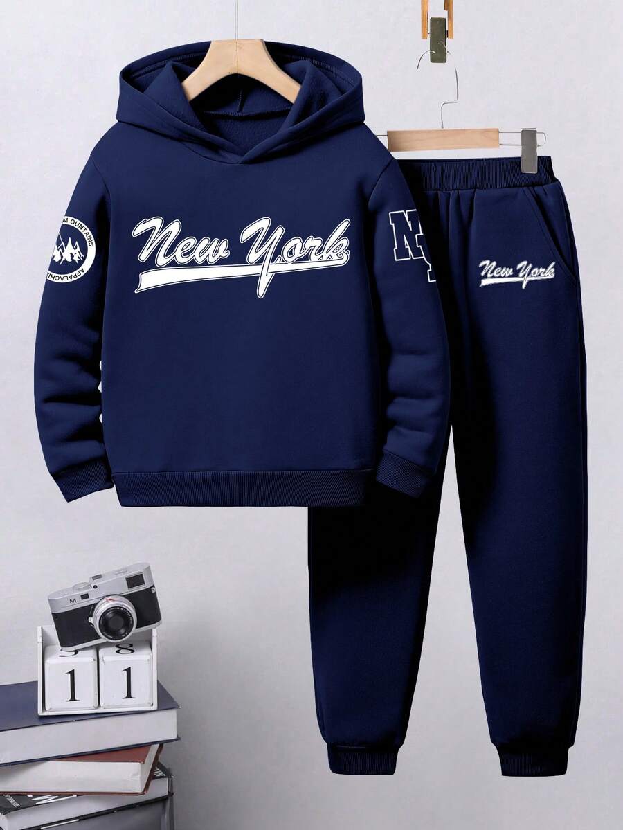 男童卡通印花保暖连帽衫和运动裤套装