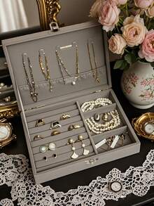 1个优雅三层首饰收纳盒，带抽屉 - 长方形布艺耳环架，防尘展示盒，完美的家居装饰品。男女皆宜。天鹅绒抽屉美观且品质上乘。精致的水晶拉手方便取用三个隔层中的首饰，整齐收纳耳环、项链和戒指。 - 彩色 - 查看 2