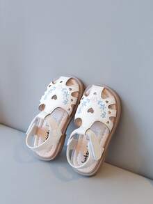 新款女童幼儿凉鞋，心形装饰，包头设计，柔软防滑鞋底，夏季舒适轻便 - 米色 - 查看 5