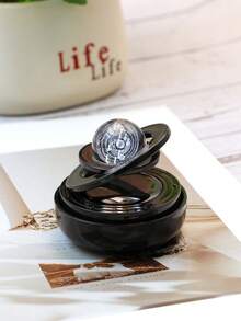 1 pieza Difusor de aromas con bola de cristal y soporte para fragancia de coche, con sensor solar inteligente y diseño de anillos giratorios de levitación, liberación automática de fragancia de larga duración, ambientador de coche, accesorio elegante, regalo para el Día de la Madre