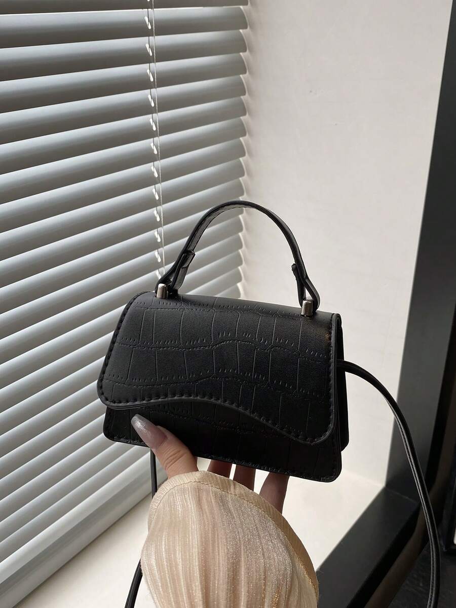 Túi xách mini nữ thời trang thu đông 2025, chất liệu PU dập vân cá sấu, kiểu dáng tối giản, thích hợp cho mua sắm và sử dụng hàng ngày, lý tưởng cho phụ nữ trẻ, sinh viên đại học, người mới đi làm và nhân viên văn phòng. Chiếc túi này hoàn hảo cho văn phòng, trường học, công việc, kinh doanh, đi lại, hoạt động ngoài trời, du lịch và những chuyến đi ngắn ngày.