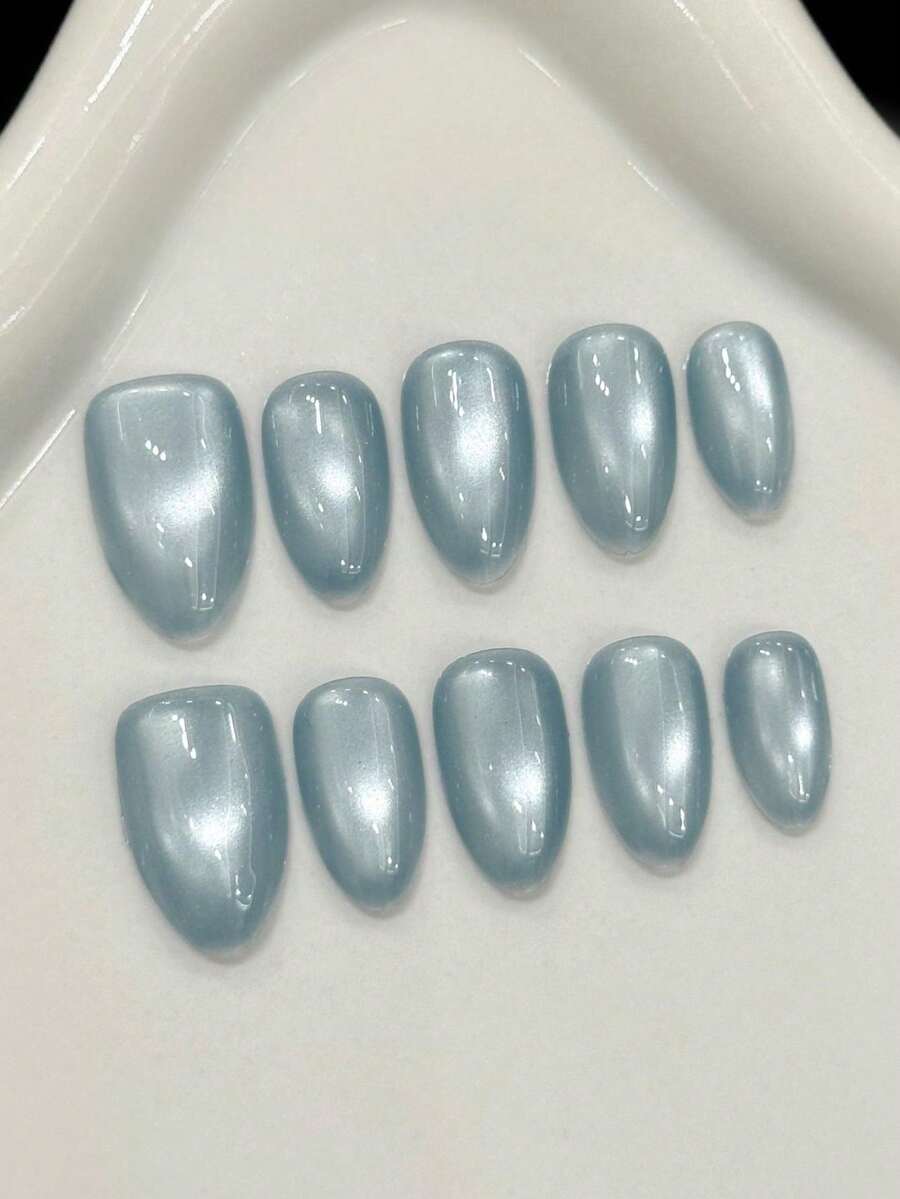 10片手工短杏仁形美甲貼片，適合派對與日常配戴，藍色貓眼短甲，藍色海洋風，清新夏日氛圍，柔和藍色海洋調，溫柔漸層，夢幻海洋魅力，四季清新療癒，手工穿戴式美甲