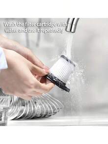 这款车载吸尘器礼盒套装包含一台6000PA吸尘器和7个配件。这款强大的无线吸尘器适用于汽车和家居，拥有强大的吸力和防护功能，电池强劲，吸力强劲。