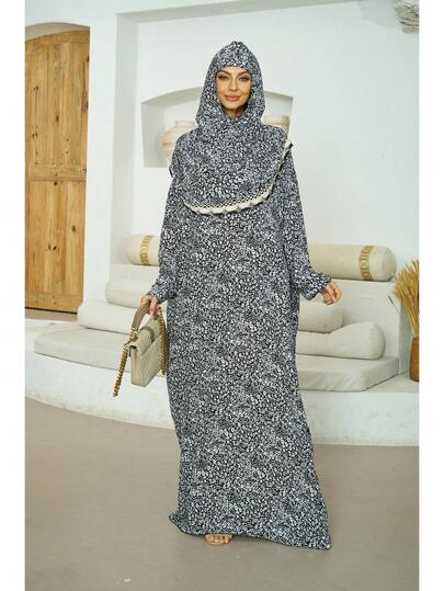Classic Black & White Ditsy Floral Hooded Dress, Meets Muslim Traditional Dress Needs, Delicate Lace Trim At Neckline Adds Fashion Details. Loose Fit Suits Diverse Body Shapes, Comfortable To Wear. Long Sleeve, Floor-Length, Smooth Draping Fabric, Suitable For Casual Strolling Or Religious Occasions. Paired With A Handbag, Easily Creates A Retro Yet Fashionable Look, Combining Tradition And .