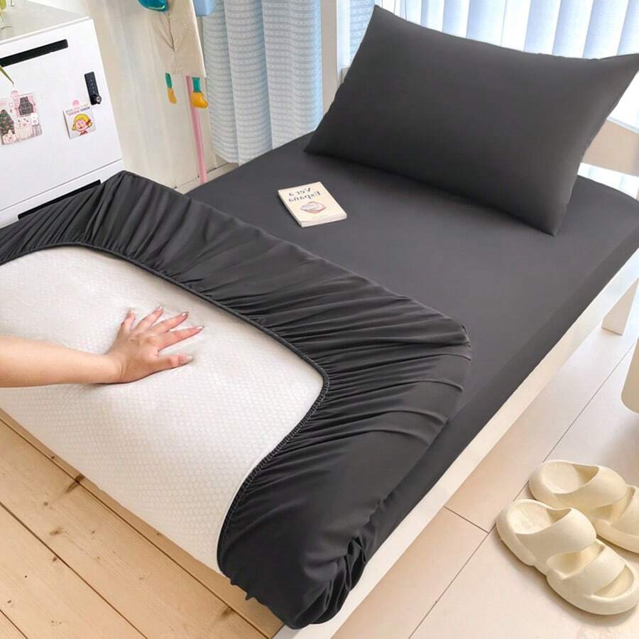 1 tấm ga trải giường màu trơn, tấm bảo vệ nệm, mềm mại và thoáng khí, phù hợp với nhiều kích cỡ giường - đơn, đôi, cỡ Queen, cỡ King. Thiết kế túi sâu lên đến 11,8 inch, chất liệu dệt gia dụng, chống nhăn, giúp ngủ ngon hơn, có thể giặt máy. - màu đen - Xem 1