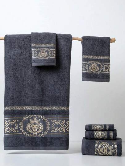 1条轻薄浴巾，深灰色简约提花狮子图案，长方形，70*140厘米，成人游泳浴巾，也可作34*74厘米手巾或34*34厘米手帕使用。速干吸水，柔软舒适，适用于浴室、厨房、旅行、节日礼物、健身房、海滩、酒店、沙龙、户外淋浴等场合，是美容院、酒店运动、家居用品、护肤浴巾的理想之选。