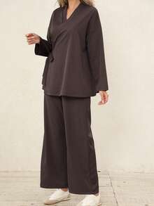 优雅宽松两件套，系带裹身上衣搭配阔腿裤——春季服装、斋月服装、夏季服装、优雅女士套装、女士休闲套装、女士度假装 - 咖啡棕 - 查看 4