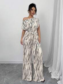 Mono de estilo bohemio para mujer con pantalones anchos con estampado integral, escote asimétrico y cintura con lazo, adecuado para diversas ocasiones como citas, trabajo, vacaciones y vida diaria.