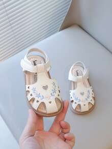新款女童幼儿凉鞋，心形装饰，包头设计，柔软防滑鞋底，夏季舒适轻便 - 米色 - 查看 4