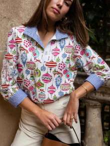 Women's Holiday Ornament Print Blouse – Festive Pullover With Striped Collar, Long Sleeve Christmas Top For Casual Party Look, Fun Xmas Gift Shirt - 白 - 查看 4