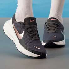 أحذية الجري للنساء من نايك ريفولوشن 8، مبطنة، خفيفة الوزن، قابلة للتنفس، أحذية جري مريحة على الطرق، HJ8485-200 - الأسود - مشاهدة 1