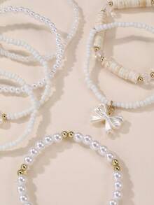 Set de 7 piezas de pulseras para niñas con cuentas con diseños de corazón, mariposa, concha y perla - Blanco - Ver 2