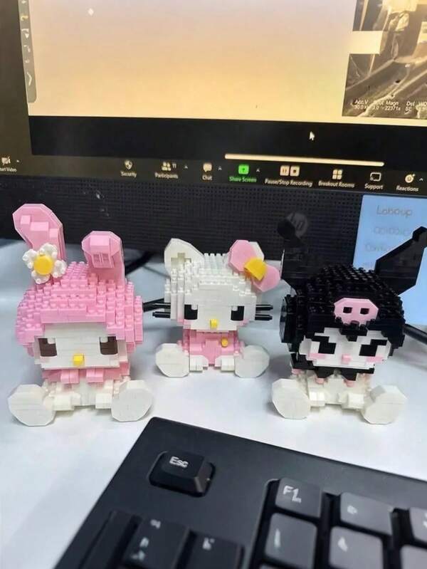 Sanrio Sanrio 400pcs Sanrio Hello Kitty Building Block Kuromi Building Block My Melody Building Block, Cute Cartoon Character Building Block, Suitable For Collection, Interior Decoration Home Decoration, Desktop Ornaments, Bookshelf Ornaments, Cute Kawaii Cartoon Building Block Assembly Toy Cartoon Character Building Block Assembly Model Gifts, Cartoon Building Blocks, Cute Cartoon Ornaments, Holiday Gifts, Perfect Birthday Gifts.