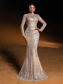 Faeriesty Đầm dạ hội đuôi cá sang trọng, được tô điểm bằng những hạt cườm và sequin lấp lánh hình vỏ sò tinh xảo, thiết kế cổ cao, kiểu dáng dạ hội trang trọng xa hoa, lý tưởng cho các sự kiện thảm đỏ, đám cưới, dạ tiệc cao cấp và các buổi họp mặt đêm trang trọng mùa xuân. - Rượu sâm banh - Xem 5