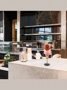 1 Piece Ice Cream Cone Stand, Ice Cream Display Stand, Iron Metal Cone Stand, Fun Waffle Stand, Single Ice Cream Cone Service, Simple Iron Art Ice Cream Storage Stand, Cone Sundae Crispy Display Stand, Restaurant Cold Drink Shop Display Stand